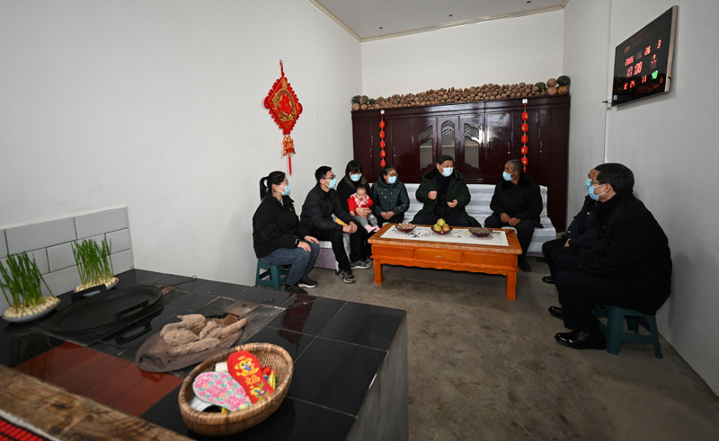 习近平春节前夕赴山西探望慰问下层干部群众 向天下各族人民致以优美的新春祝福 -  豪门国际
