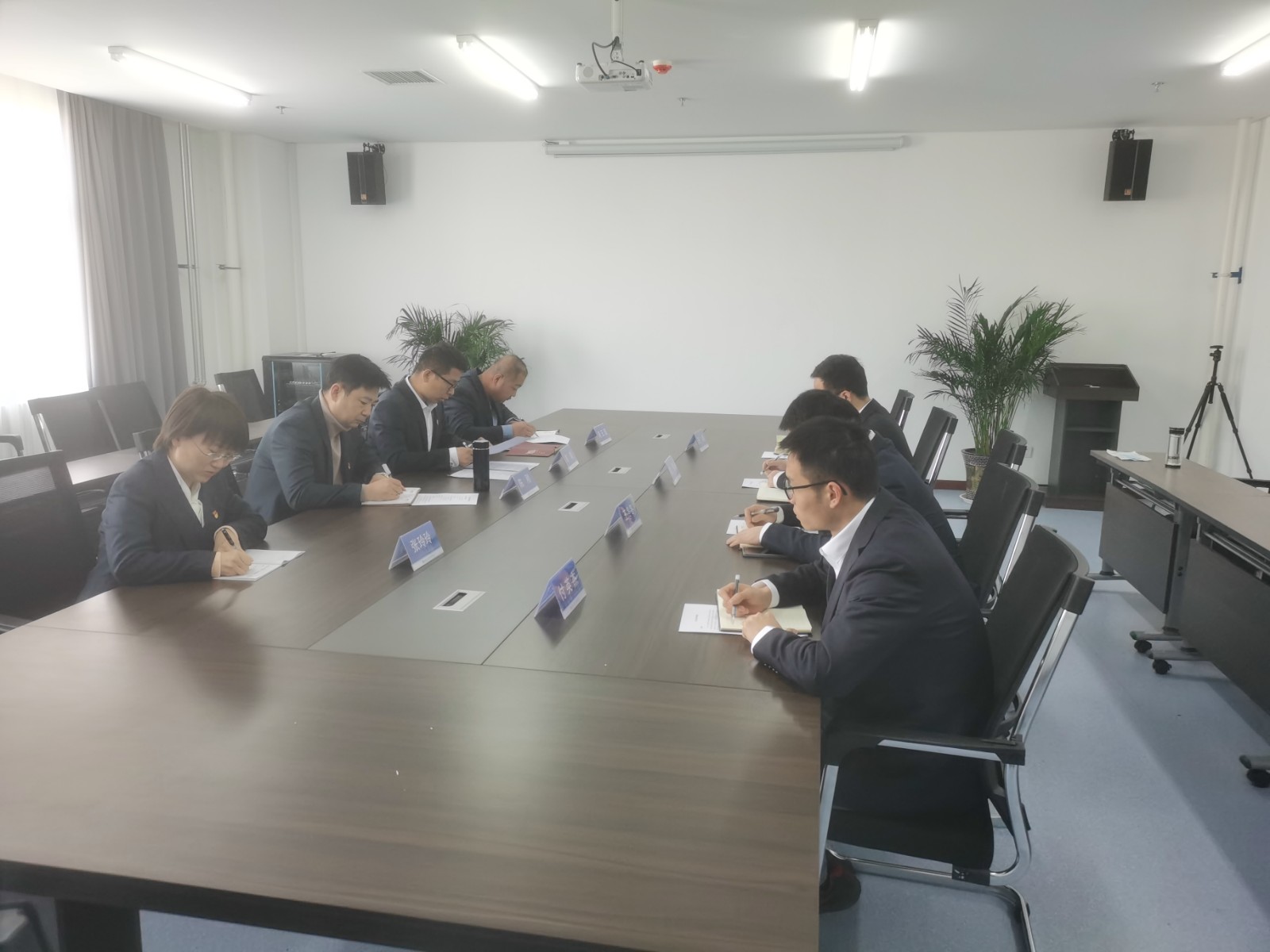 铜川分公司各党支部组织开展党员大会 -  豪门国际